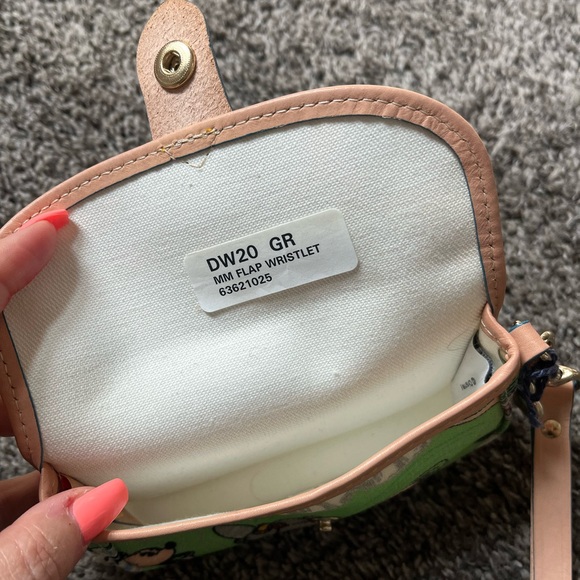 Disney Parks Dooney & Bourke Green Sketch Wristlet NWT Disney World Disneyland - Picture 7 of 8